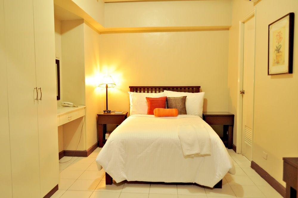 Oyo 103 Artina Suites Hotel San Pedro Makati Exterior foto